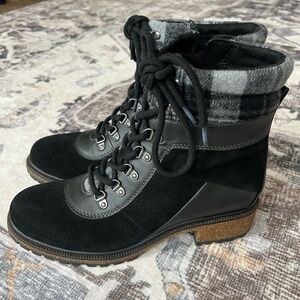 Earth Elements Tessa Lace Up Genuine Leather Suede Black Hiker Boot Size 9​M EUC